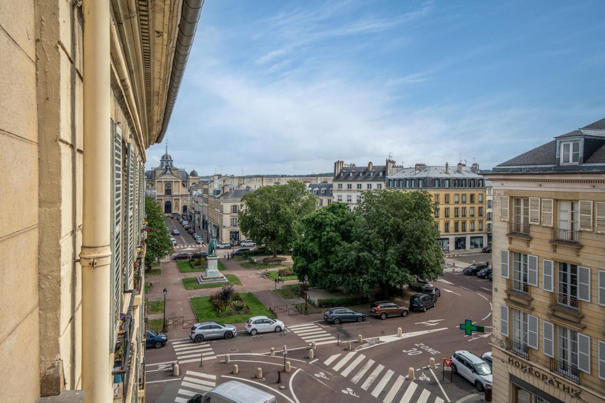 Le Versailles Soleil Classe 3 Etoiles Charme & Vue Chapelle Royale Exterior photo